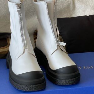STUART WEITZMAN WHITE/BLK SHORT BOOTS💝HP